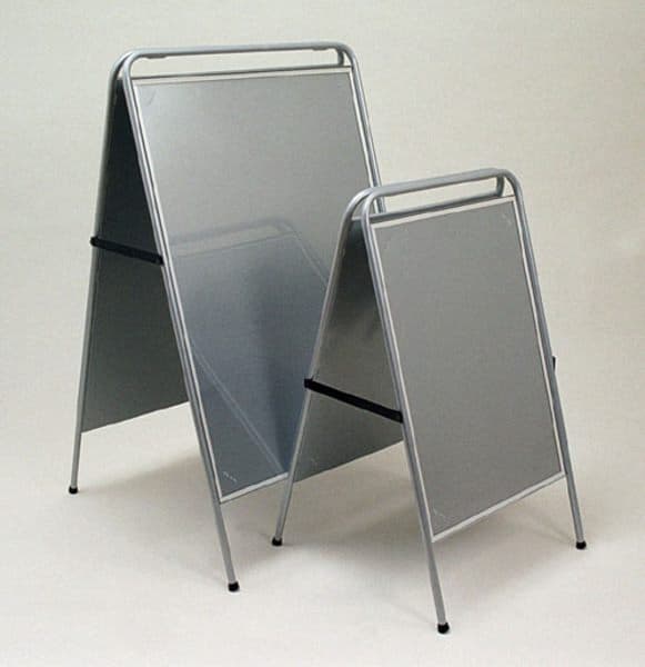 Skyltställ 70x100cm, Silvergrå – Skyltmaterial från Butiksprofil