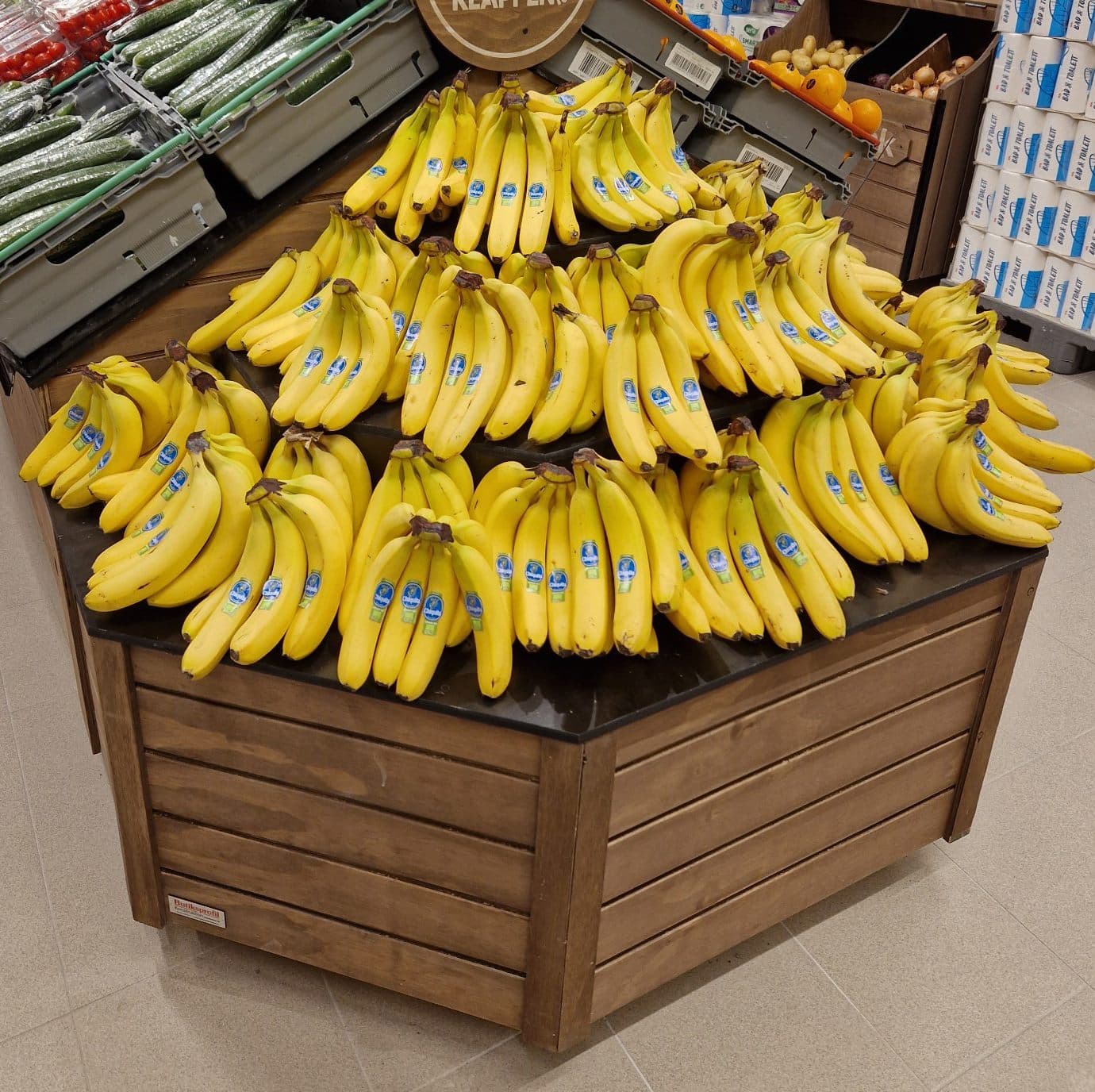 Bananexponering Trä 160x80x70cm – Varuexponering från Butiksprofil