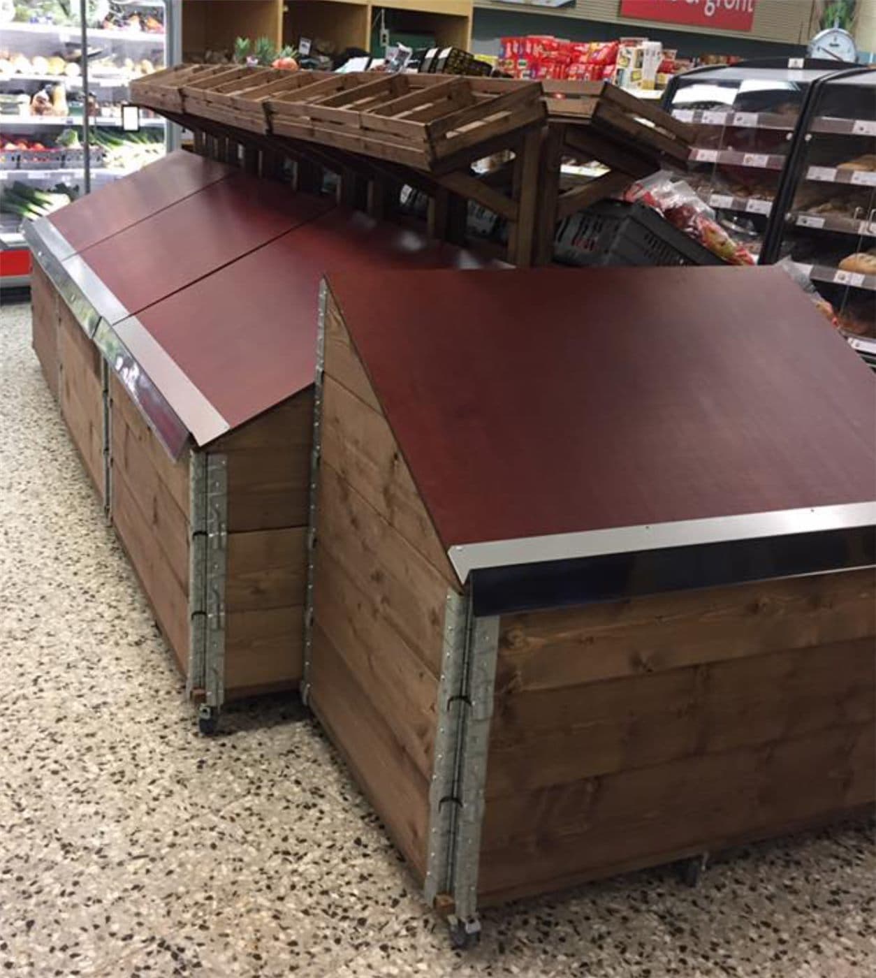 Lock Svart, Helpall, dubbel lutning med formplywood – Varuexponering från Butiksprofil