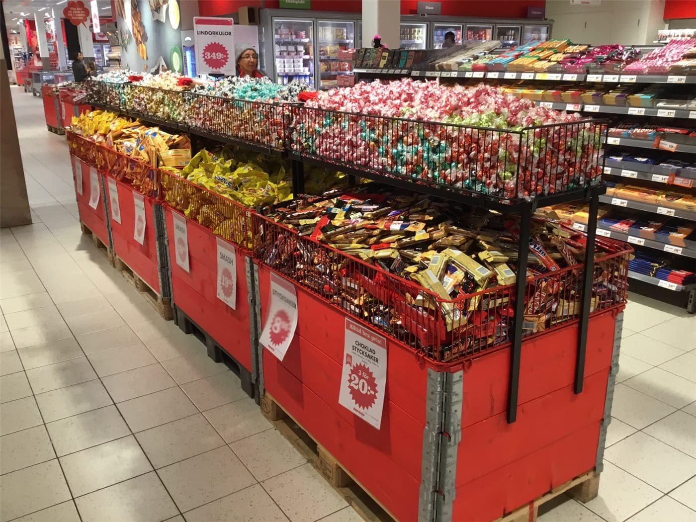 Exponeringshylla Helpall komplett med pallkrage – Varuexponering från Butiksprofil