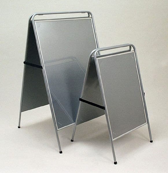 Skyltställ 70x100cm, Silvergrå – Skyltmaterial från Butiksprofil