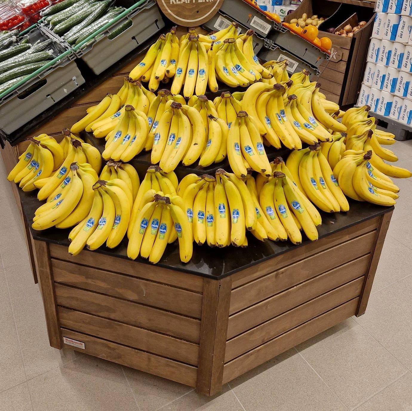 Bananexponering Trä 160x80x70cm – Varuexponering från Butiksprofil